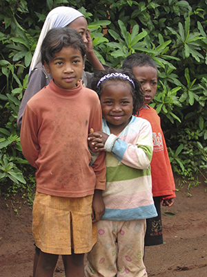Children in Andasibe
